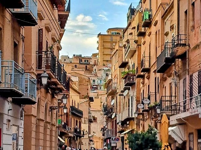 Agrigento’s Rich History: Tips & Tricks to Explore 🏛️🌄