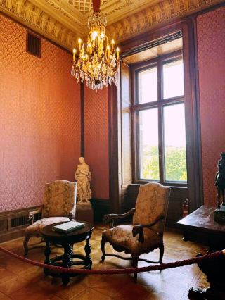 ก้าวเข้าสู่ประวัติศาสตร์: สำรวจความหรูหราของวิลล่าฮูเกล 🇩🇪