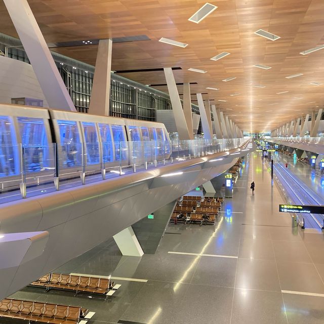 Qatar airport connecting flights waiting 10h