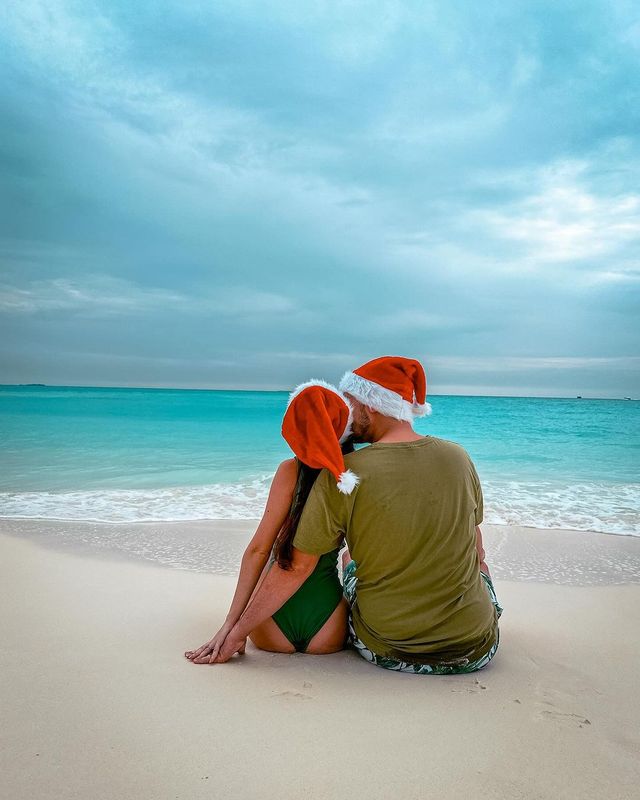 A Tropical Christmas: Celebrating the Festive Season in the Maldives 🌴🎄🎅