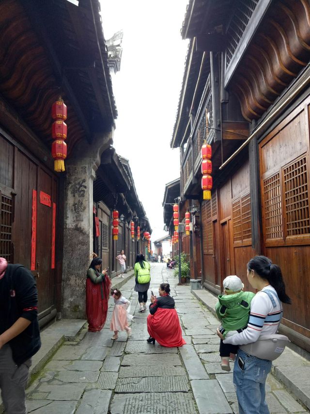 湖南洪江黔陽古城丨一片冰心在玉壺，芙蓉樓丨節孝祠，小吃春捲