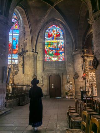 We came here originally for the ceramic market, but maybe it was because it was the off-season in winter and it happened to be a Sunday, so the market was not open anyway. So we decided to take a weekend city walk, including Limoges train station, the central market, the French National Ceramics Museum, the town hall in the old town of Boucherie, the Baroque-style Saint-Aurelien Chapel, Saint-Etienne Cathedral, etc. The thousand-year-old legend of Limoges is worth walking into and slowly appreciating.