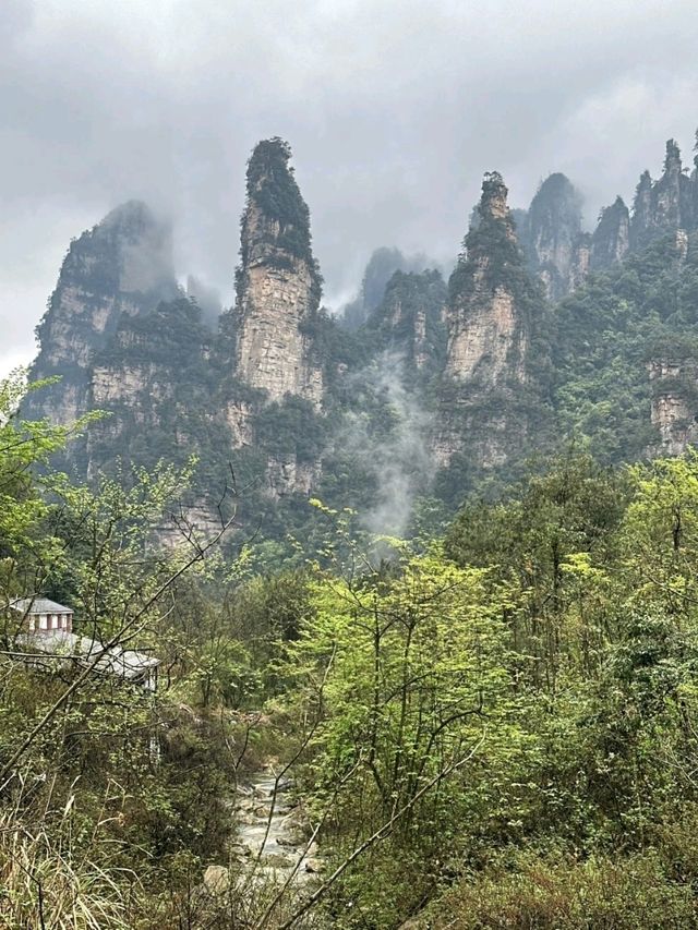 十里画廊下雨天更适合。