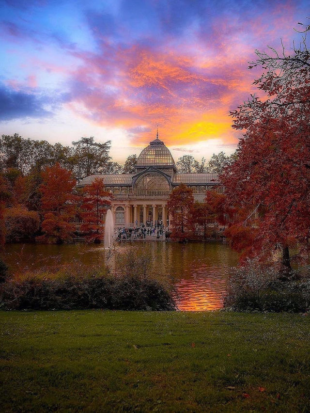 Madrid Magic: Sunsets & City Vibes 🌅✨