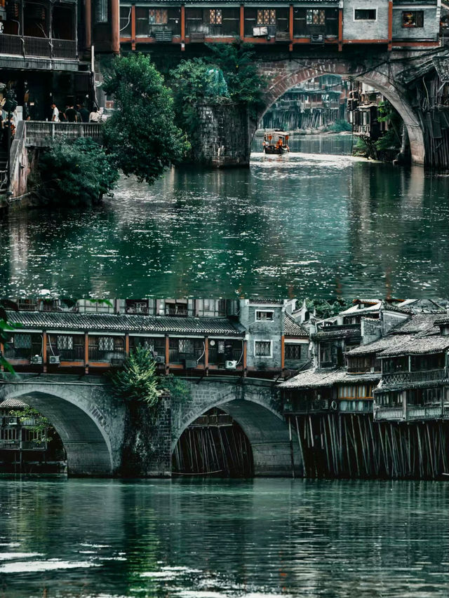 想看古建築又想看山水？說的就是湘西吧