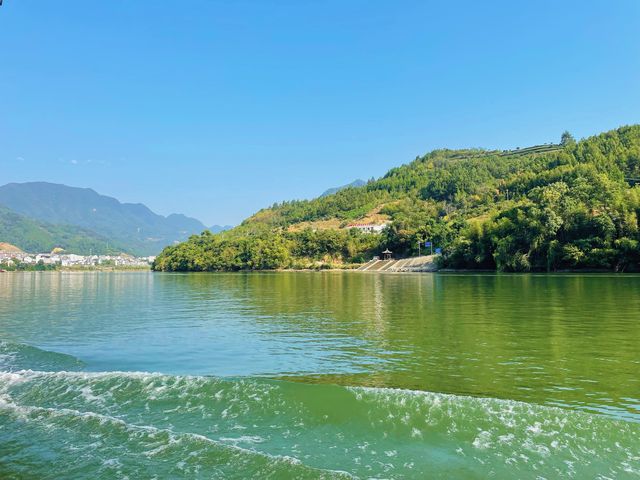 古鎮碼頭青山碧水，安康後柳風情十足。