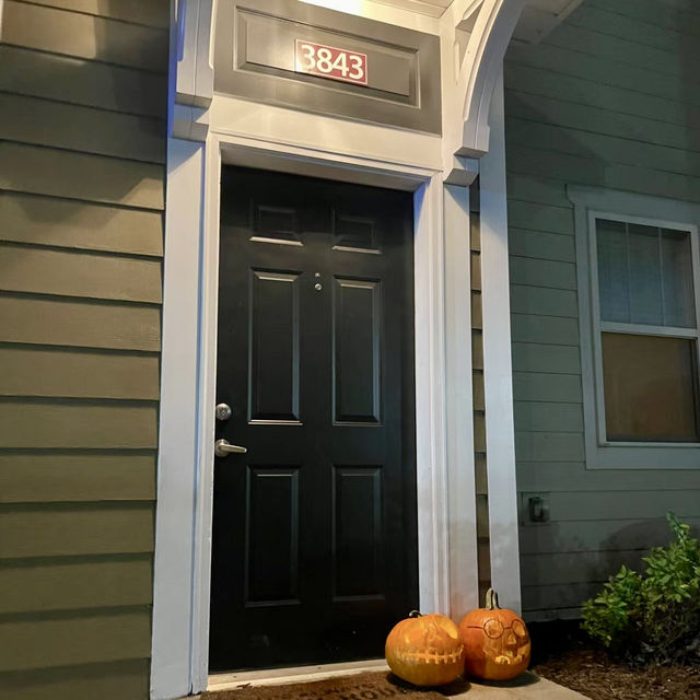 Spooky Halloween center of Willow Glen neighbourhood