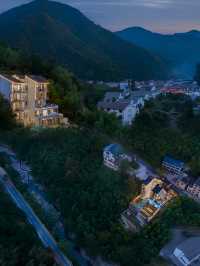 安吉溯溪團建轟趴就選國風溫泉度假美宿——溪山林語