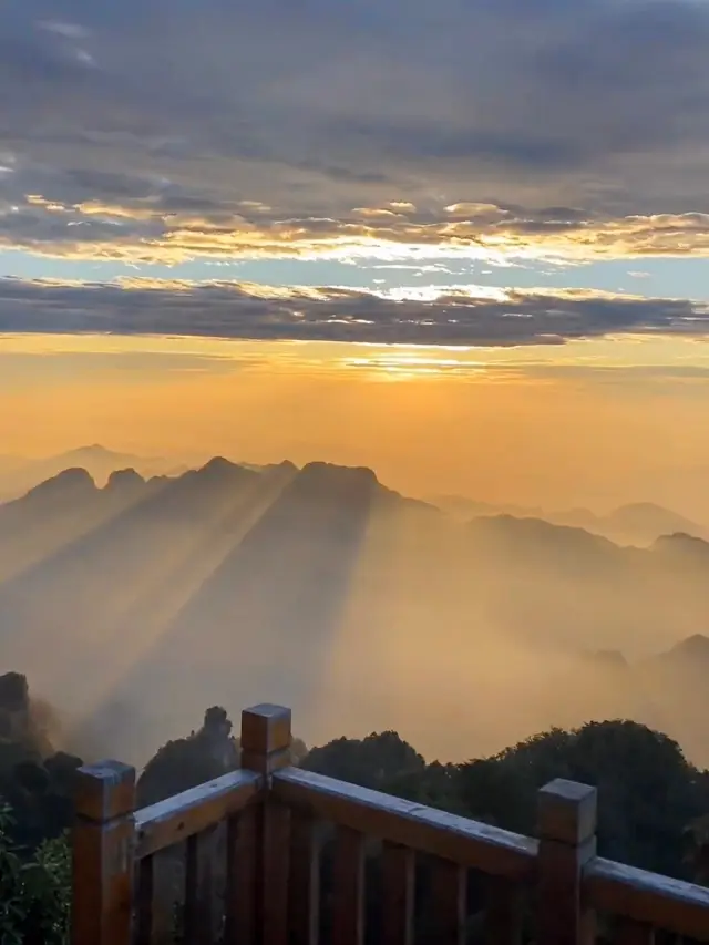 "Fairy Mountains and Beautiful Waters in Shiyan" - A Tourist Destination in Northwest Hubei