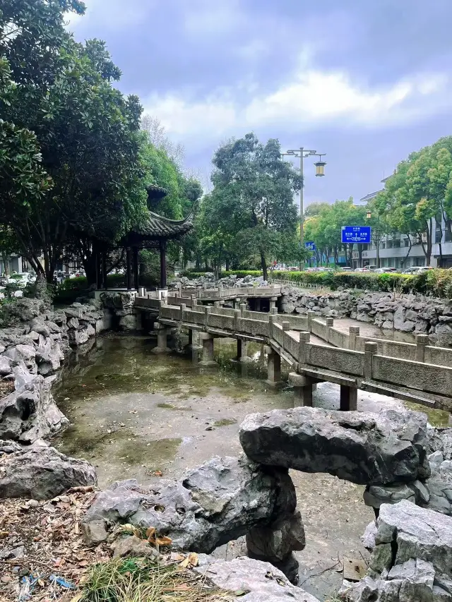 Spring Limited: A Guide to Flower Viewing and Outing Around Wenchang Pavilion in Yangzhou!