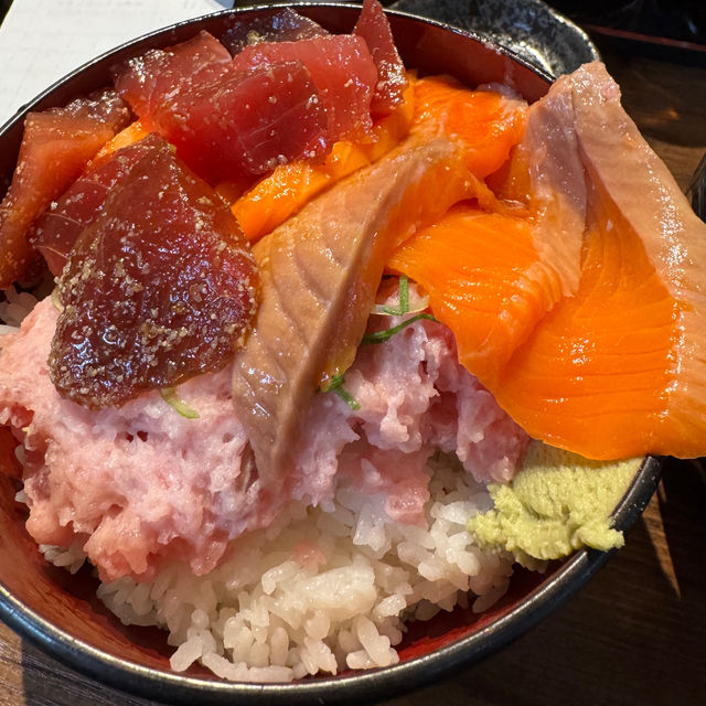 大阪鮪人海鮮丼：梅田駅直通！藍鰭金槍魚盛宴，人均百元吃回本