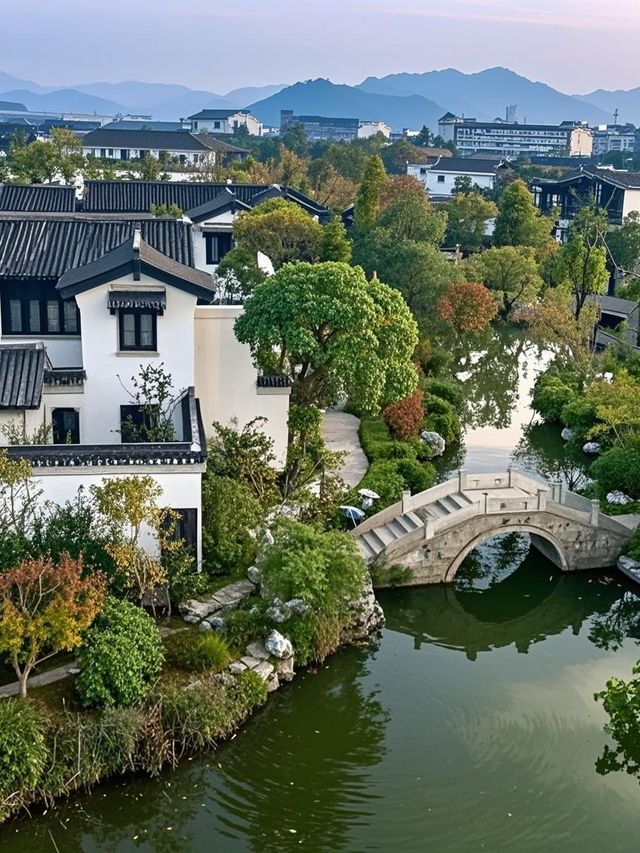 搖櫓船送娃登基？！這座江南孤島酒店，爸媽飲茶睇娃玩