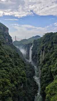 8月馬嶺河：千瀑漂流×地縫奇觀×苗家酸湯全攻略