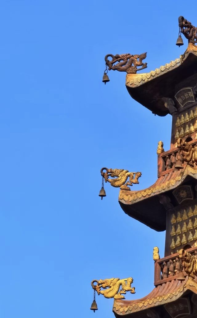 掃街日記｜昆明虛寧寺700年古寺藏著絕美漢白玉佛國