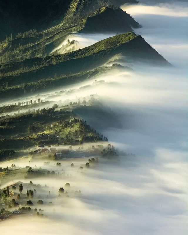 布羅莫懸崖村莊的震撼美景