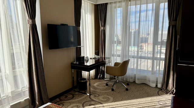 Centrally Located Hotel with Pleasant Amenities