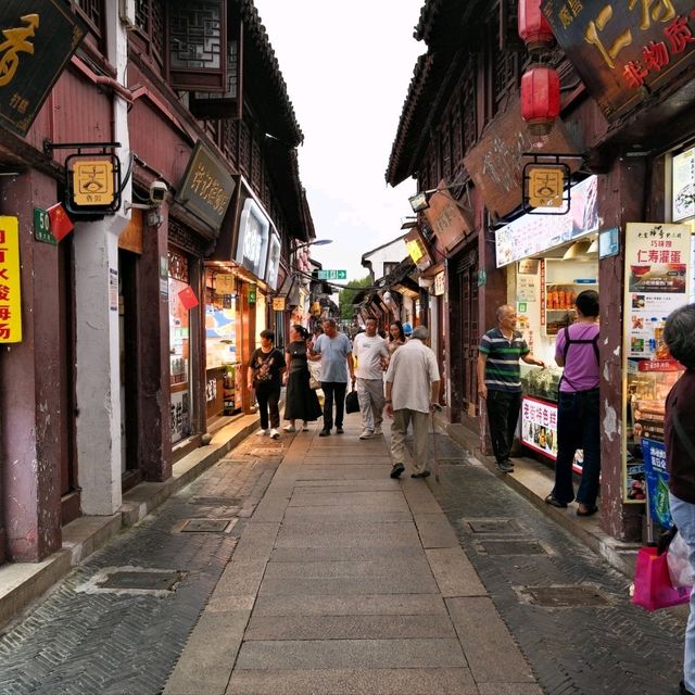 Cozy Alleys in Qibao Ancient Town 🏮🌧️