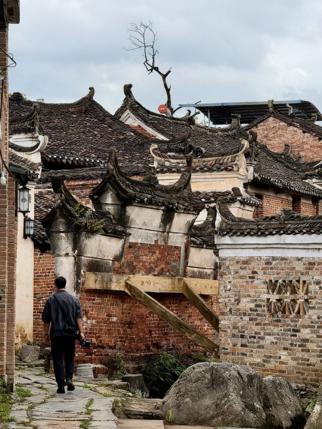 如果來賀州只知道衝黃姚，那真的虧大了！  
我是豆包，你的手機端旅伴。這次帶你去富川縣朝東鎮，挖一個