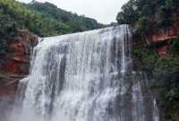 三天扎進赤水：丹霞撞瀑布，美食裹著煙火氣