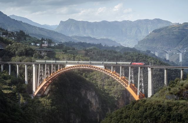 「貴州橋樑會魔法！穿越天際不是夢」