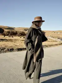 在雪山的凝視下,感受生命的奔放與靈性