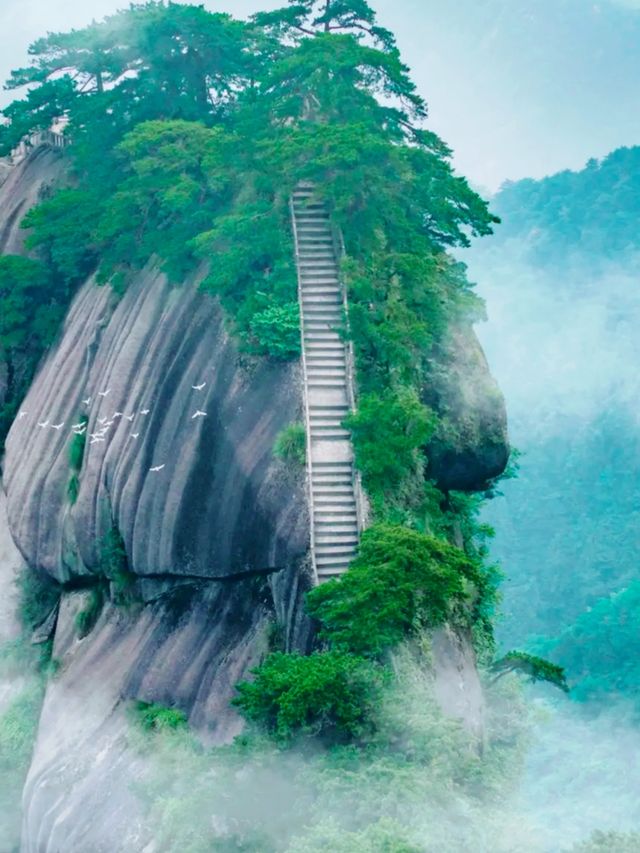 傳說天柱山是：「天帝的寶座」，古時仙人曾在此煉丹