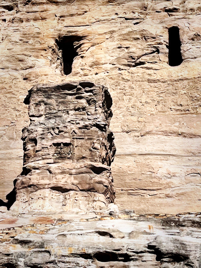 雲岡石窟北魏佛像 被認為是中國雕塑的藝術巔峰之作