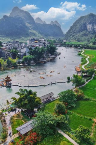 I rarely use the word "stunning" to describe a place... Magnificent Guangxi! It's truly breathtaking!!!!