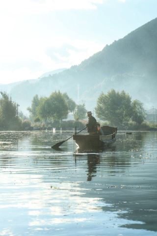麗江|瀘沽湖，沒有晨霧，炊煙裊裊一樣美