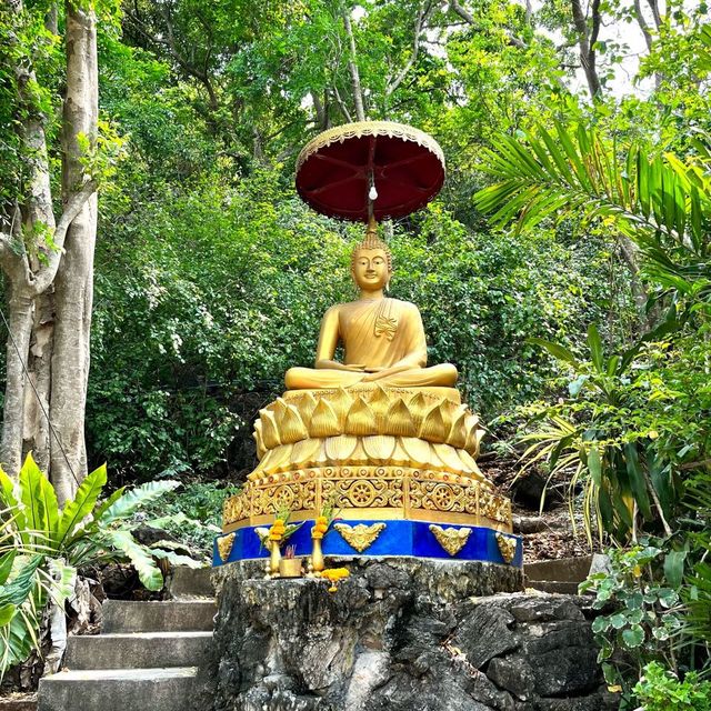 ลอดถ้ำใบโพธิ์ ณ วัดชะอำคีรี