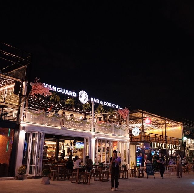 The One Ratchada ตลาดนัดกลางคืน ใกล้รถไฟฟ้าใต้ดิน