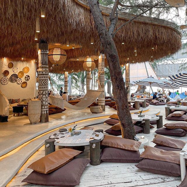 CAVE BEACH CLUB - คาเฟ่สุดชิลริมทะเลพัทยา