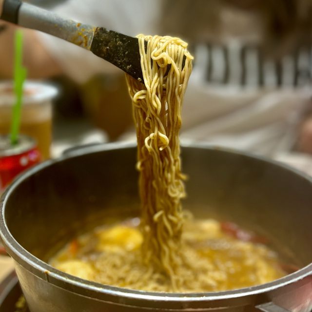 📍香港旺角｜18樓雞煲火鍋 · 性價比極高雞煲邊爐任食套餐🐔邊爐湯底越打越惹味🔥