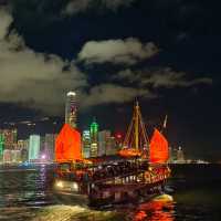 在尖沙咀海邊欣賞夜景 , 享用澳門美食！！！