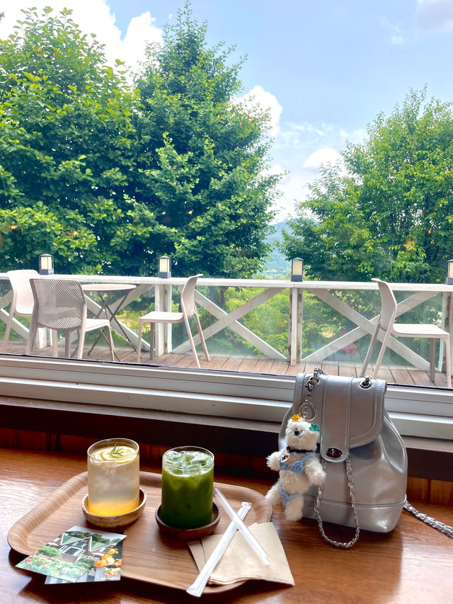유럽산장같은 초록색지붕 우드하우스와 꽃밭정원 🏡