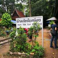 นั่งรถไฟเที่ยวน้ำตกไทรโยคน้อย