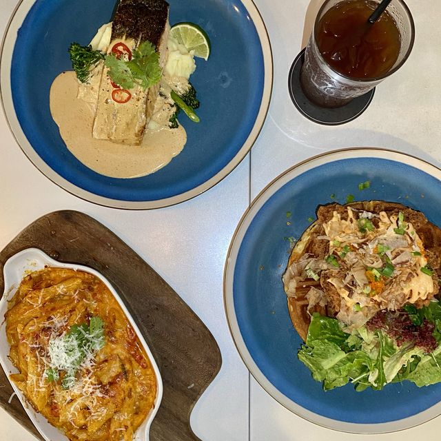 Refuel Cafe Bukit Merah: