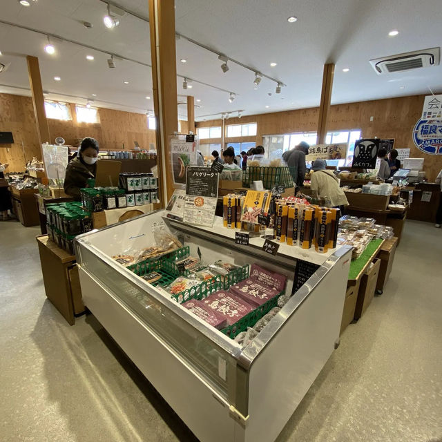 淡路島！刺身はイートインで食事OK！地元のおいしい旬が揃う福良マルシェ