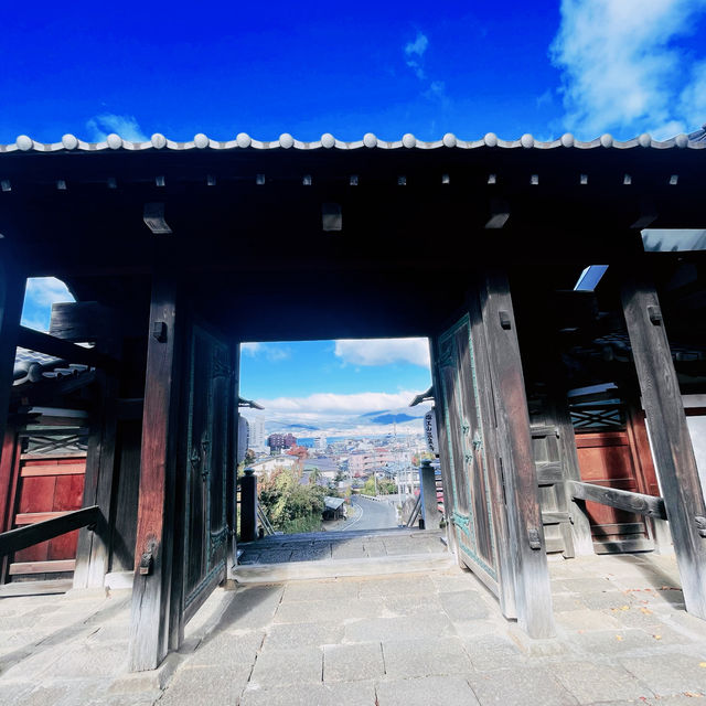 【長野県/美しい紅葉🍁と庭園を縁側から眺められるお寺】