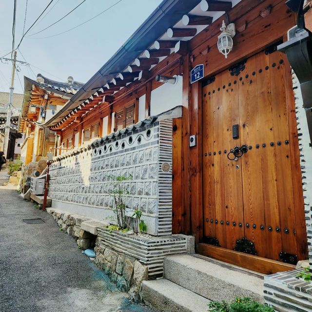 The Cultural Bukchon Hanok Village 🏡