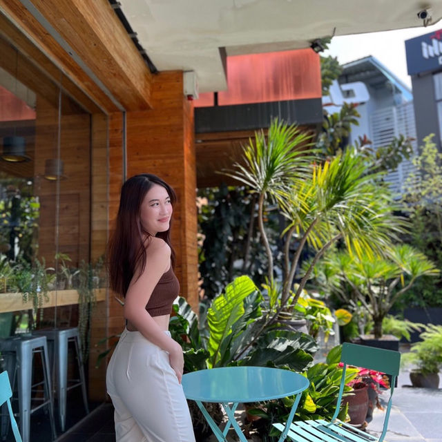 Outting the cafe in caffeine ☕️🥧