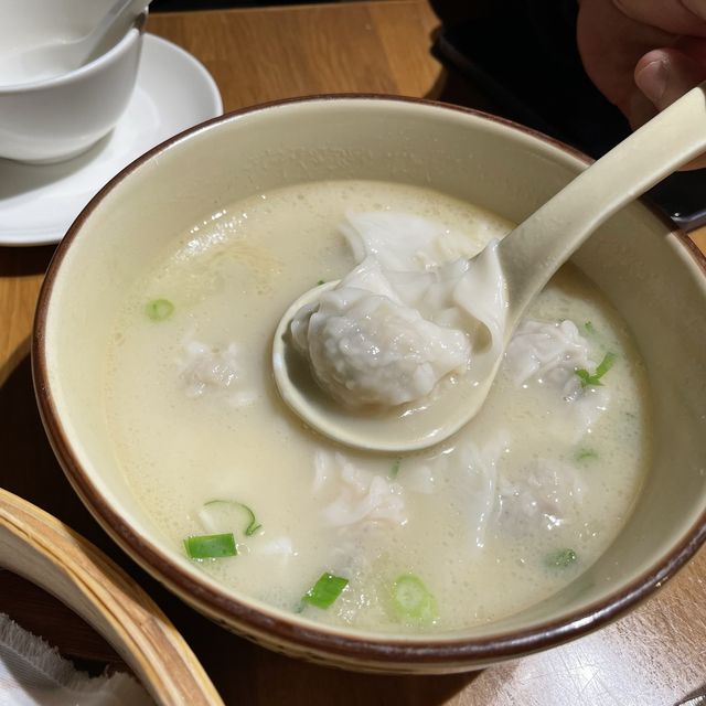 八色小籠包，搶眼又美味