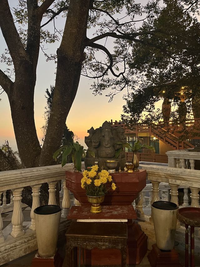 노을과 야경을 한번에! 치앙마이 인생샷 포인트🌅