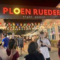 Food market at Ploen RueDee 
