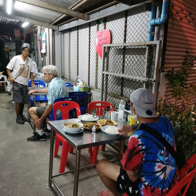 ร้านเอ็นดู ร้านอาหารทะเลตามสั่ง อร่อย ราคาประหยัด 