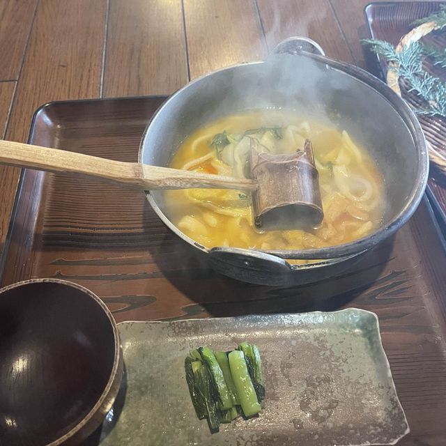 일본 전통화로에 꼬치구이를, 산로쿠엔(山麓園)