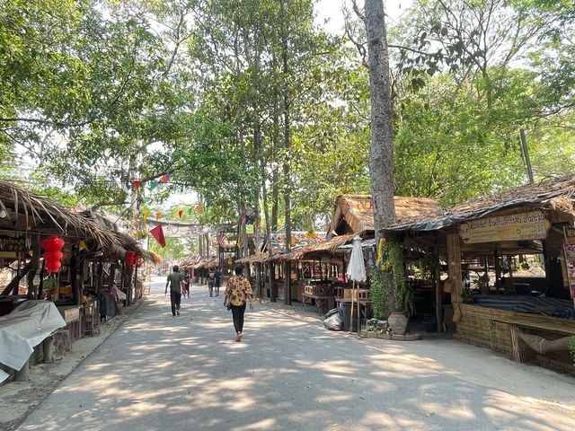 ตลาดค่ายบางระจัน 