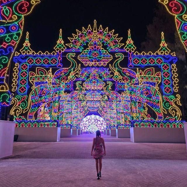 คาร์นิวัลธีมปาร์คที่โชว์ความเป็นไทยสุดอลังการ