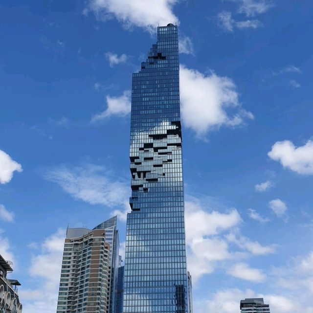 都会の近代さと絶景の自然