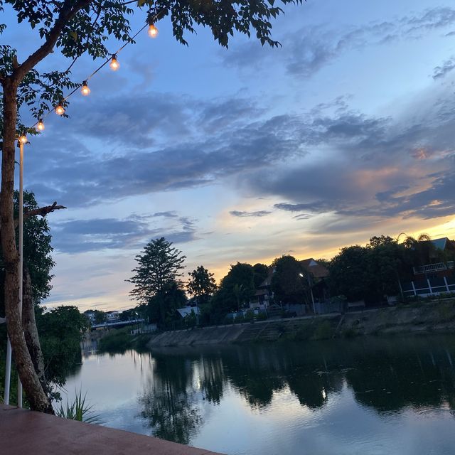 ร้านชิล chill ริมวัง หลังค่าย by เตี๋ยวดำ ลำปาง
